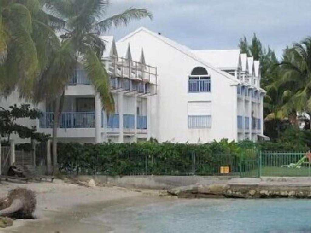Club Marine Face A La Mer Sainte-Anne  Exterior photo